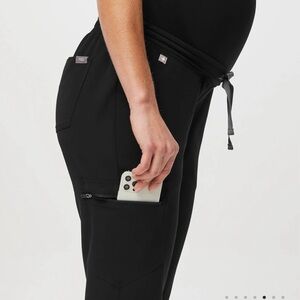 FIGS **Maternity** BLACK - Zamora Jogger Scrub Pants